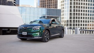 Vì sao VinFast VF 8 là mẫu xe “nên mua” trong phân khúc SUV 1 tỷ đồng?